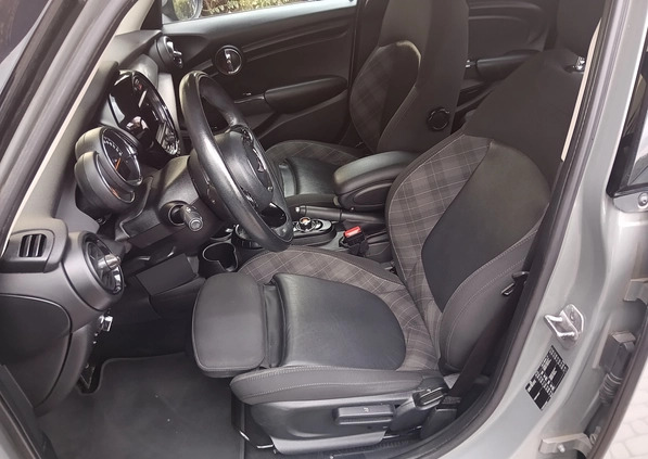 MINI Cooper cena 64700 przebieg: 67100, rok produkcji 2017 z Gołańcz małe 667